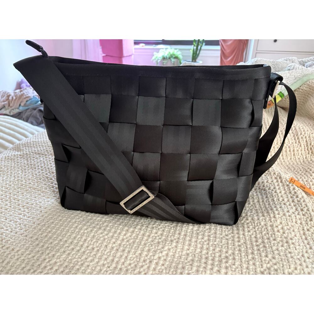 Harveys Seatbelt Bag Large Messenger Crossbody Black Woven USA Made large - Picture 3 of 14